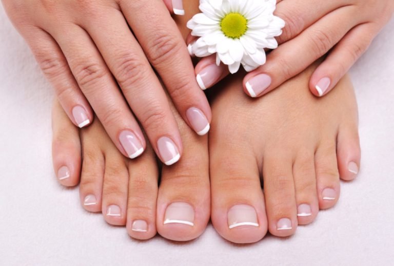 Cuidados com as mãos, pés e unhas.